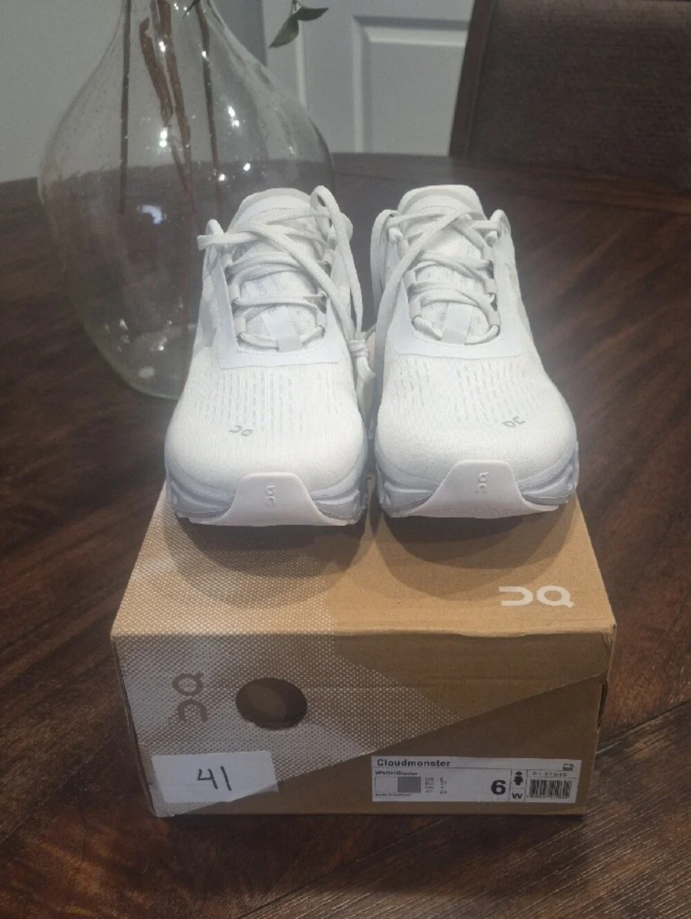 “New Women’s On Cloudmonster Size 6 White Gray Running Shoes - Picture 2 of 10